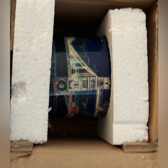 2023 Holiday in the city mug London Anthro - Picture 4 of 8